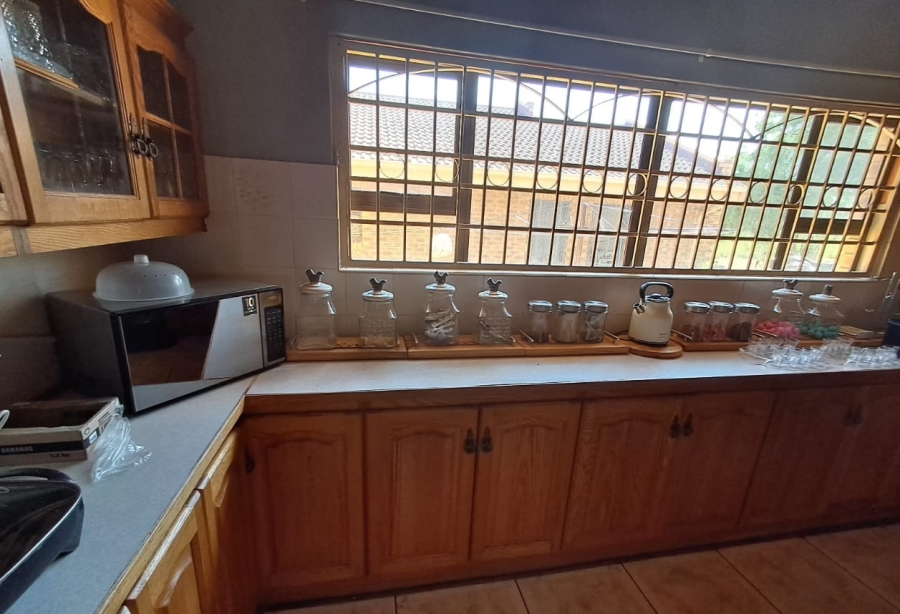 6 Bedroom Property for Sale in Groenvlei Sh Free State